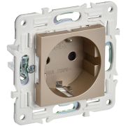SKANDY Розетка с заземлением с защитными шторками 16А безвинтовое крепление SK-R06Sh шампань IEK