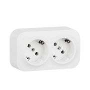 Розетка 2-местная для открытой установки с заземлением с защитными шторками с предварительным подключением 16А белый QUTEO