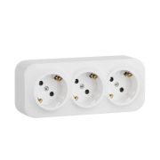 Розетка 3-местная для открытой установки с заземлением с защитными шторками с предварительным подключением 16А белый QUTEO