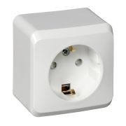 ЭТЮД Розетка наружная с заземлением со шторками белая